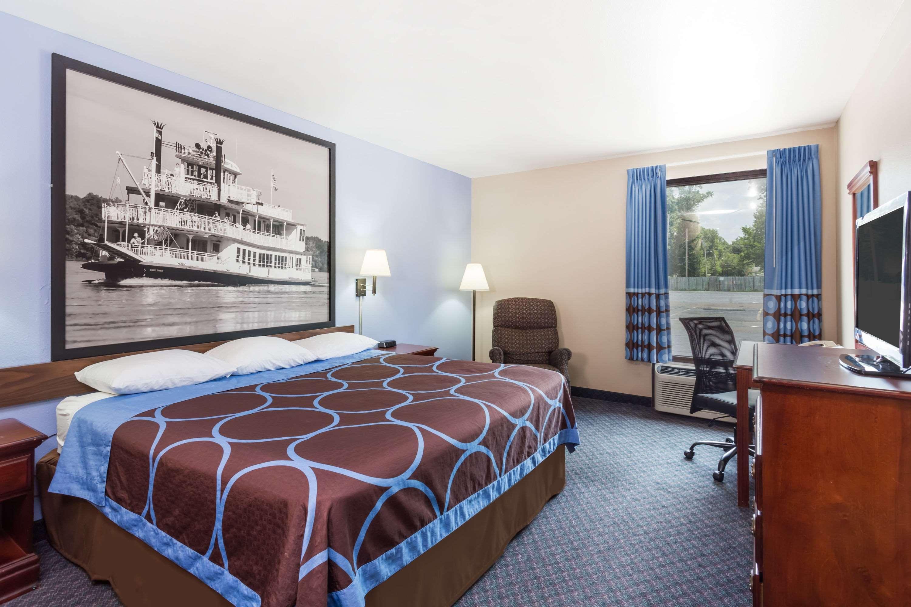 Super 8 By Wyndham Indianola Hotel Exterior photo